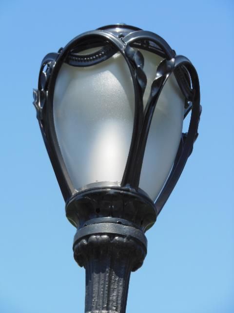 Lamp Post
From New York, New York.
Keywords: American_Streetlights