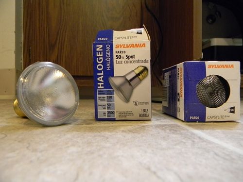 Sylvania 50 Watt Halogen Spots
Sylvania PAR-20 halogen spot bulbs, indoor-outdoor use. The I have here shows 2 different textures on the face of the bulbs.
Keywords: Lamps