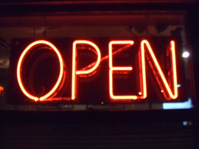 Neon "open" sign at restaurant
A neon sign
Keywords: Indoor_Fixtures