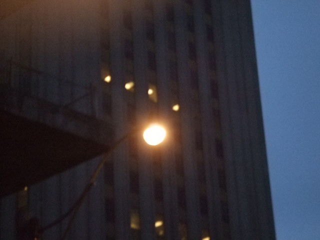 Metal halide lamp streetlight in Toronto
A metal halide streetlight in downtown Toronto
Keywords: American_Streetlights