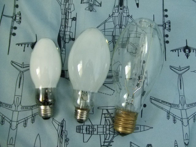 ED-17, ED-23.5, ED-28 bulbs
The three different ED-shaped bulbs in my collection.
The coated HPS 150w, self ballasted 160w bulb, and the clear mercury vapor 175w
Keywords: Lamps