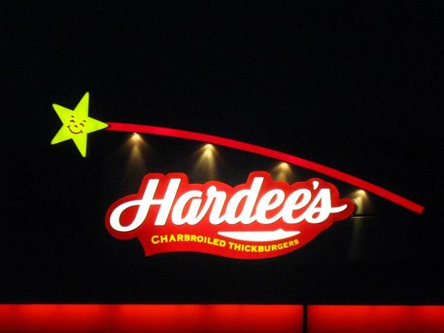 Hardee's
This is the second version of the sign. The down lighters are likely halogens.
Keywords: Lit_Lighting