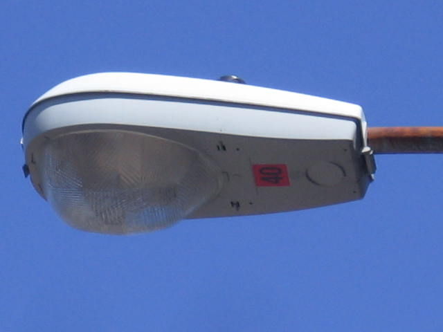 1997 General Electric M400R3
From Hyde Park, Boston, MA - This street light no longer exists. This was replaced by a Philips Hadco RX2. 
Keywords: American_Streetlights