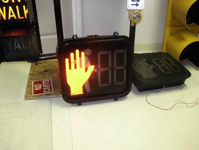 New countdown fixture
Displaying a solid don't walk hand
Keywords: Traffic_Lights