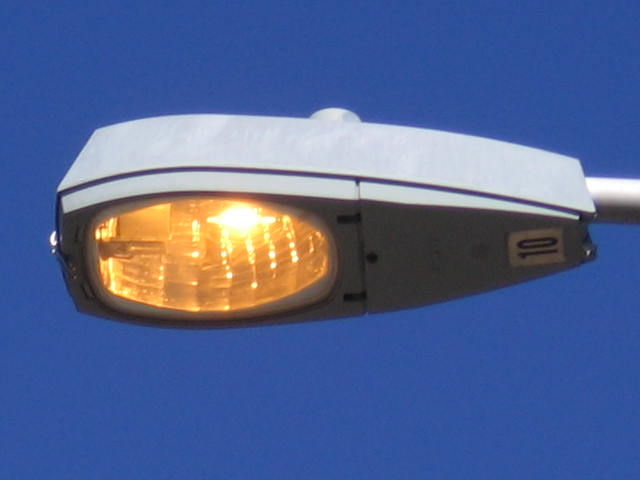 General Electric M250A2 Full Cutoff HPS Dayburner
From Brockton, MA
Keywords: American_Streetlights