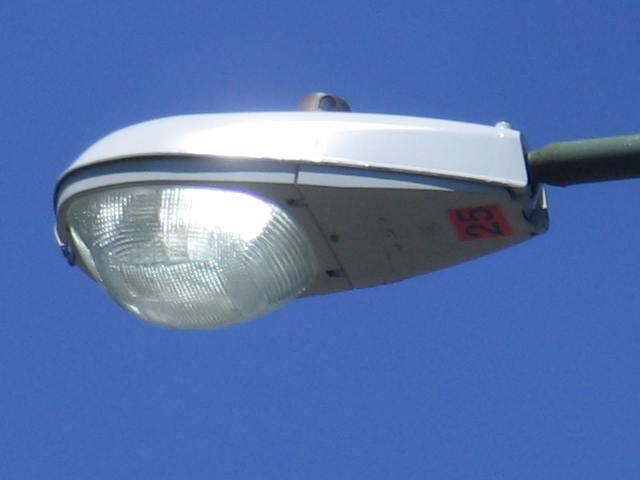 General Electric M250A2 (MH) Dayburner
From Boston. MA - This street light no longer exists. All of these on Storrow Drive have been replaced by  150w General Electric M250R2 full cutoffs. 
Keywords: American_Streetlights