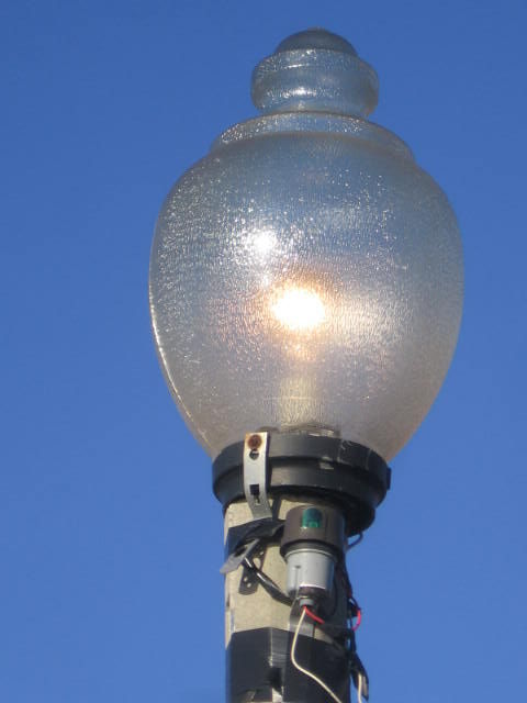 Incandescent Lamp Post
From South Boston, MA
Keywords: American_Streetlights