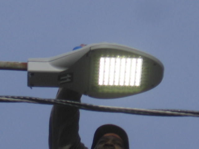Philips Hadco RX1 Dayburner (cheat)
From Jamaica Plain, Boston, MA! - Just kidding! These were just newly installed and they were testing to make sure it works.
Keywords: American_Streetlights