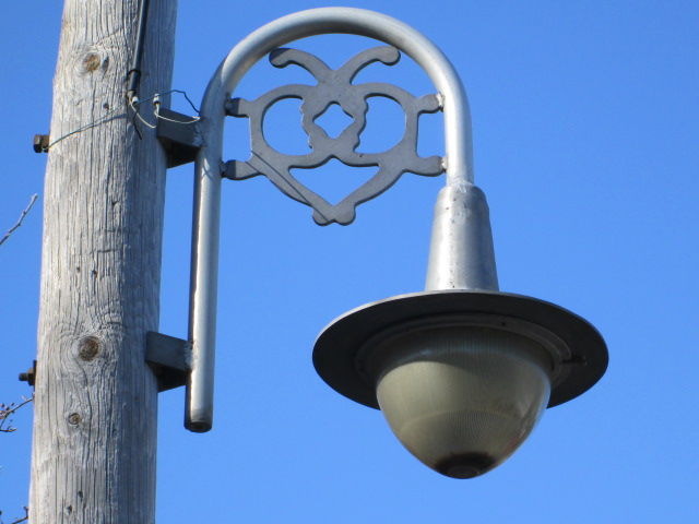 What's This?
From Marblehead, MA
Keywords: American_Streetlights