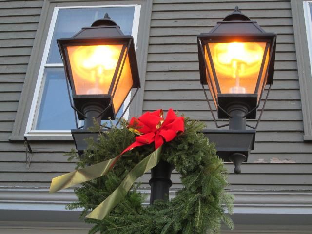 What Are These?
From Marblehead, MA
Keywords: American_Streetlights