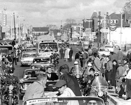 THROWBACK THURSDAY RIDOT: President Kennedy On Elmwood Avenue in Providence
This was in 1960 before Kennedy's assassination. Looks like they had the signal in the background on flashing yellow mode. Look at all those teardrop-type lights! They were probably incandescent too!
Keywords: American_Streetlights