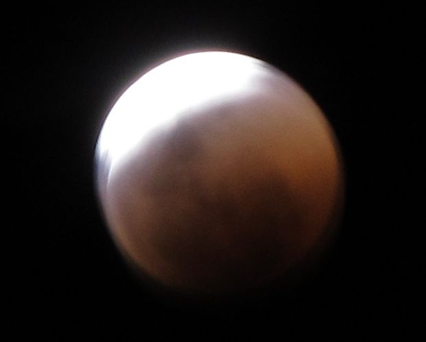 Lunar Eclipse
Now at totality, so you see very little, and it is impossible to capture with my camera, I shake too much.
Keywords: Miscellaneous