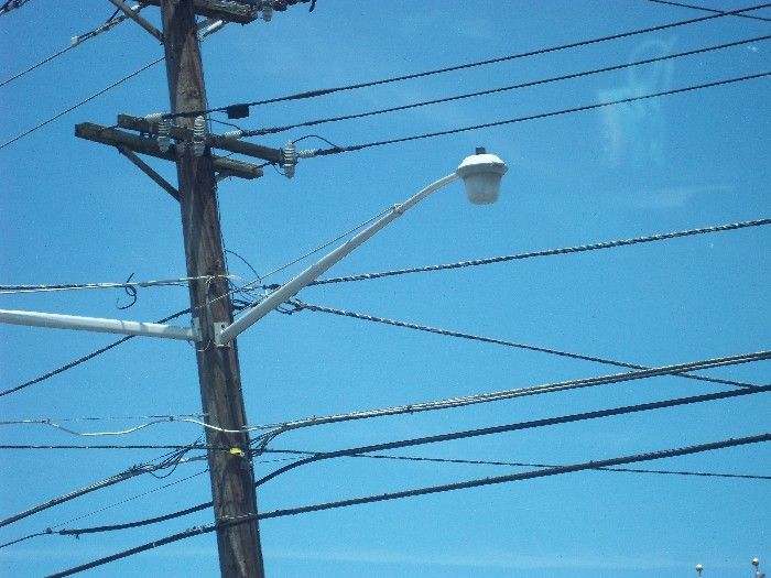 Holophane 250 Watt HPS
Also along NJ Rte. 38 are these Holophane buckets.  These are located at intersections East of Camden and along US 30 towards the Ben Franklin Bridge.
Keywords: American_Streetlights