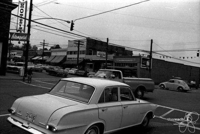 Westinghouse OV-25 & Traffic Lights
A photo of an intersection in Abbotsford,BC from Nov 1969 showing the use of span wire traffic lights during that time and a flat bottom OV-25, also an OV-20 is visible in this photo.
Keywords: American_Streetlights