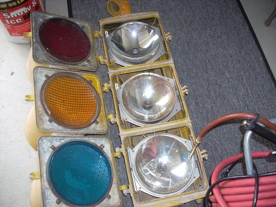 Opened up
Opened the signal for the first time in decades. Interior is in great shape for its age.
Keywords: Traffic_Lights