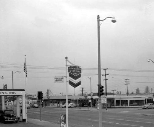 Oxnard, CA, Early 50s
Top mount OV20s. HDL pic
Keywords: Lighting_History