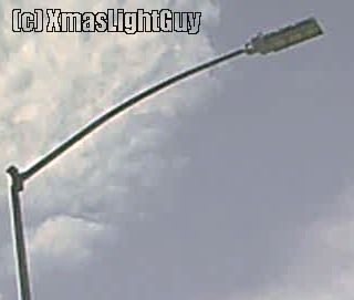 StreetLight #168 - LED
LED .. atleast I'm assuming so looking at the thing .. streetlight along a highway
(image is a frame-grab from a vid taken from a moving car, so quality isn't the best)


Location:
Colorado (Highway 6, Near Tunnel #3)
Keywords: American_Streetlights