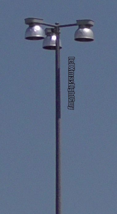  StreetLight #333 - 3x High-Mast Pole
Interstate-highway lighting: A high-past pole with 3 fixtures.
I'm guessing probably 1000w?


Location:
I25 (near Dry Creek) Englewood, CO
Keywords: American_Streetlights