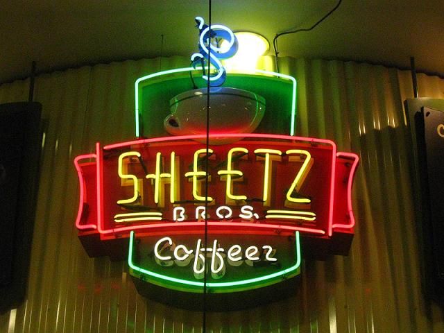 Sheetz
Nice neon sign. I am pretty sure the recessed light over it isn't MV. Don't remember what lamp was in there. MH mebbe.
Keywords: Lit_Lighting