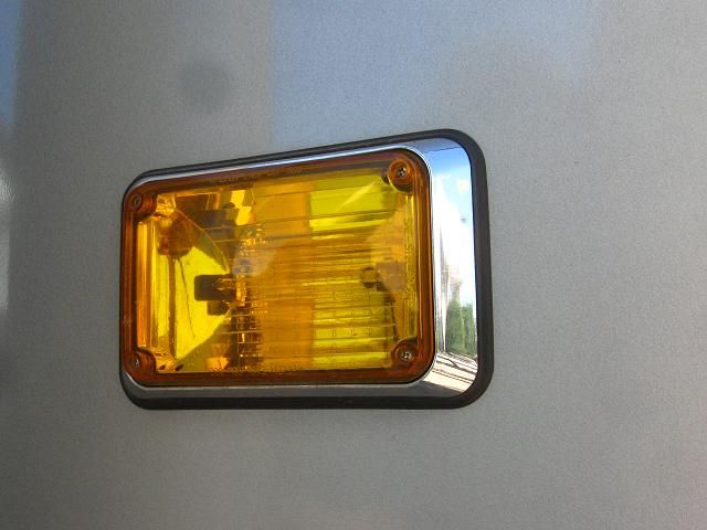 Whelen 600 Series 602000AU (Amber) Strobe
Found on the same NC State Highway Patrol command vehicle. As to why this is strobe instead of the LEDs seen elsewhere on this truck, I have no idea.
Keywords: Misc_Fixtures