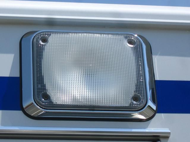 Whelen 900 Series 90E000ZR (White) Halogen
Scenelight of the ambulance. This is on the back over the doors.
Keywords: Misc_Fixtures