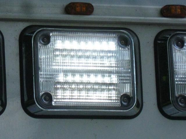 Whelen 900 Series 90CC5SCR (White) Gen-3 LEDs
Winston-Salem ambulance. Wonder how diffuse is the beam spread on this lighthead.
Keywords: Misc_Fixtures