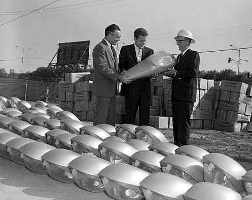 1966 Westy MVs
SCE officials examine new MV lights. HDL pic
Keywords: Lighting_History