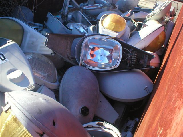 Massachusetts Street Light Dumpster Pic 1
From Joe Maurath Jr. Awww!!! That M-250A in the front is just crying out to be saved!!!! It likely was though since Joe told me he took just about any mercs in good condition. He even scored on a remote ballasted Form 400 in perfect condition! O_O
Keywords: American_Streetlights