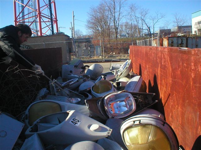 Massachusetts Street Light Dumpster Pic 2
From Joe Maurath Jr. Looks like someone's fishing for good lights lol. so many lights though. This isn't the only dumpster either.
Keywords: American_Streetlights