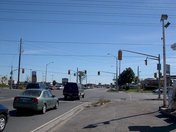 Hwy 7 & Main Street
Heres a photo from 2004 of Highway 7 and Main street. Going by the picture I believe these were aluminum econolite signals. This was under MTO jurisdiction until around this time. Now its regionally owned.  [url=https://www.google.ca/maps/@43.7059897,-79.7872088,3a,47.9y,131.08h,90.96t/data=!3m4!1e1!3m2!1s6S400gA_FYFSuVEq2Lld4Q!2e0?hl=en]Heres what it looks like today[/url]
Keywords: Lighting_History