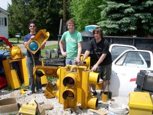 A little fun
Me on the left, and my buddies Sean and Ian at the Traffic Signal Collector meetup, having a little fun with some older DuraSigs
Keywords: Traffic_Lights