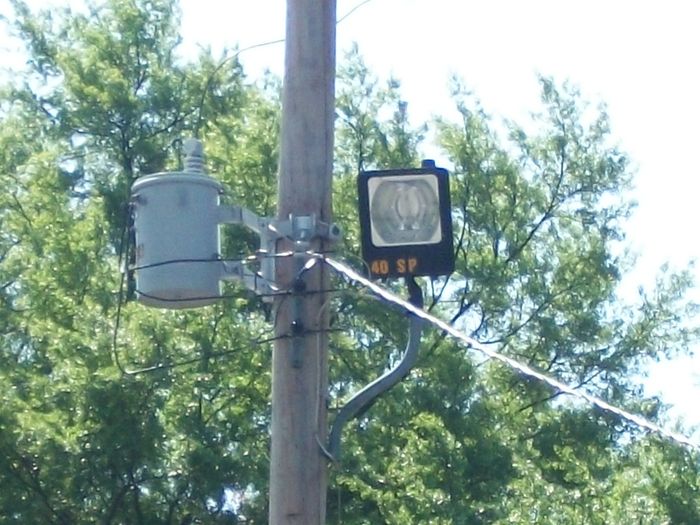 i honestly have no clue of what this light is but often seen in lots, yards etc does anyone know what it is and who has one? im guessing flood light?
Keywords: Traffic_Lights