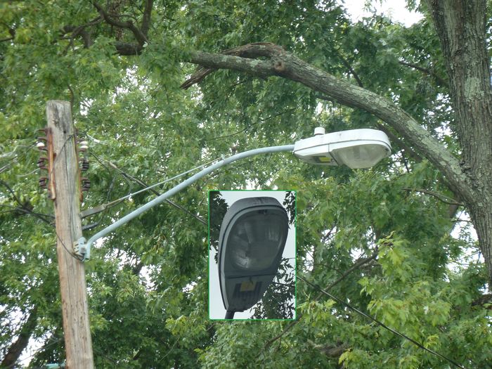 Model 13 PowerPad
It's a PowerPad Model 13 near FGS's house! It also sits next to a BGE pole, as this is one of the last PEPCO pole on a DEAD END STREET!!! How unbelievable! 
Keywords: American_Streetlights