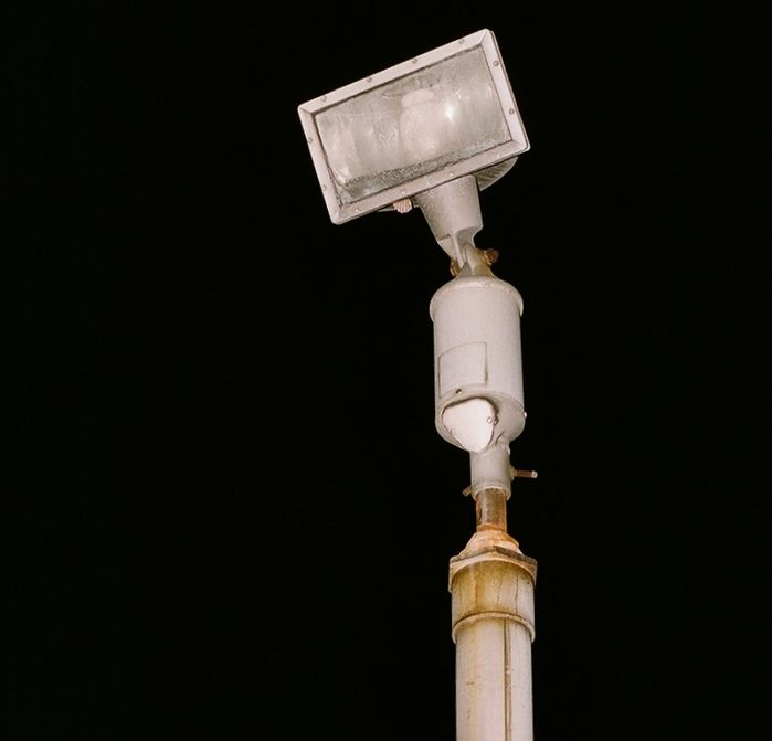 Wide-Lite...?
At least that's my guess. Cute little thing, isn't it? Too bad its not working.
Keywords: American_Streetlights