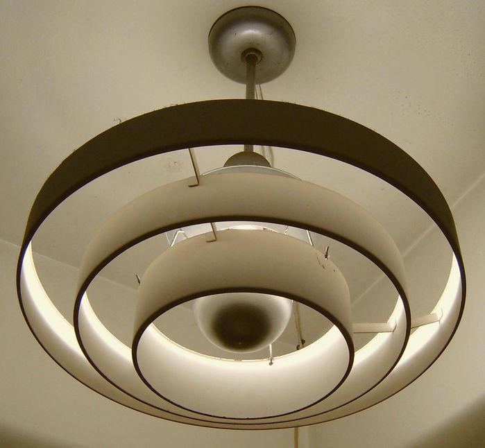 Silver Bowl in its natural habitat
This fixture is in my kitchen, it has a 300w GE bulb with outer silver coating.
When I was a kid, the classrooms in my school had 6 or 8 of these fixtures with 500w bulbs.
Keywords: Indoor_Fixtures