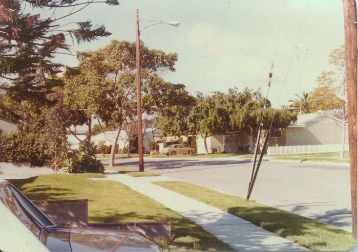 San Diego merc 1979
For a long time I'd been wondering what kind of mercs were in my neighborhood before they were replaced with LPS in the 1980s. Going through some of my parent's old photos, I found this one from 1979. I do remember this area being lit by all clear mercury vapor. Now its all FCO HPS. 
Keywords: American_Streetlights