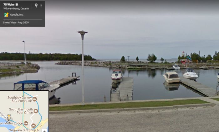Powerlite TwistPack
Several of these at a Marina in northern Ontario. Dunno what wattage/lamp type they are. Only saw them on streetview.
Keywords: American_Streetlights