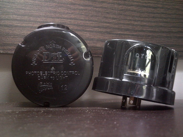 New Black DTL Photocell
120-277V 1.0ftc. These two are twins from 2012. Thanks Ryan!
Keywords: Gear