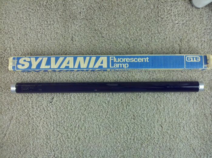 Sylvania F15T8 blacklight blue
NOS from the 80s.
Keywords: Lamps