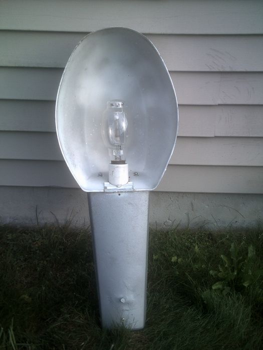 Underside of the MO-10
Shown with the clear Westy 175W lamp Joe included with it. 
Keywords: American_Streetlights