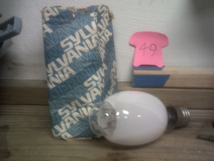 NOS Sylvania 250W /DX MV Lamp
Date code is "49".
Keywords: American_Streetlights