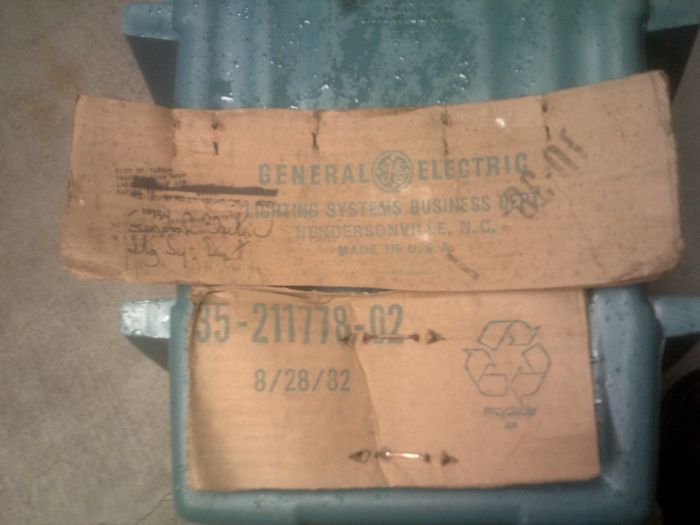 Scraps of the M-250A's original box
As you can see, the box itself was manufactured a month before the fixture. The fixture's date code is "JU", which is also stamped on the top piece of cardboard. It means September 1982 if my date code chart is correct. 
Keywords: American_Streetlights