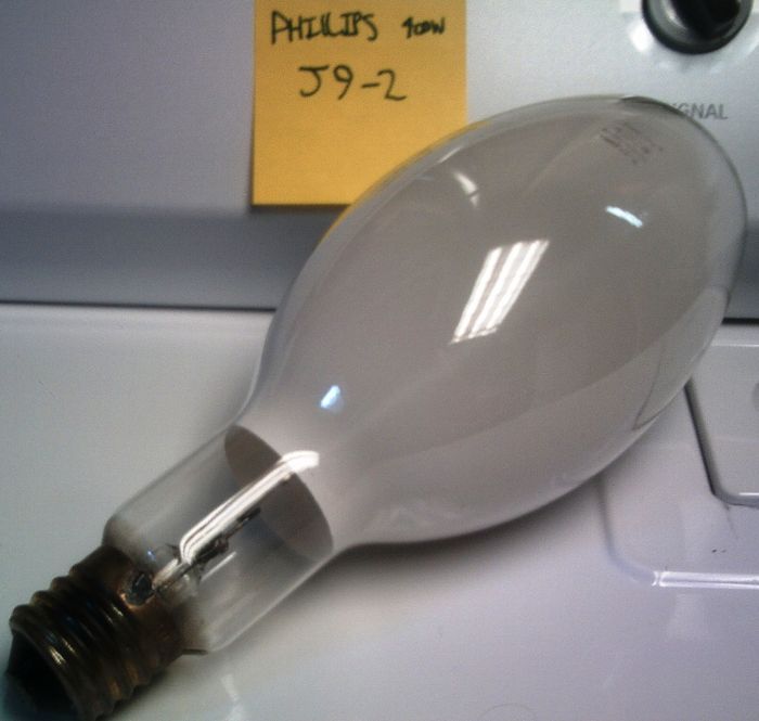 Lamp that was in the M-400 upon Removal: Philips 400w MV
Date Code J9-2. 2nd quarter November 1989? I haven't tested it but I assume it works...
Keywords: Lamps