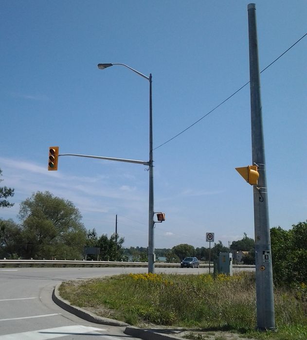 Ontario 2014 Street lights: Cooper OV-25
250W HPS on Rte 26 near Blue Mountain.
Keywords: American_Streetlights