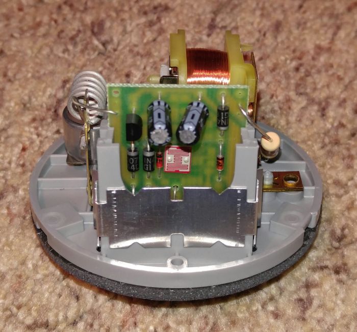 Fisher pierce 7151B interior
Here ya go Joe_347V, here's the interior of the Fisher Pierce relay so the the built in time delay. Notice it's only the eye that's really any different. 
Keywords: Gear