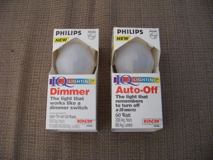 Philips IQ lamps - Dimmer and Auto-Off
I found these lamps in a small Home Hardware. There was also a bunch of Back-up lamps, but I didn't have the money to buy one of each. I will buy the Back-up if I get to the same Home Hardware again.
Keywords: Lamps