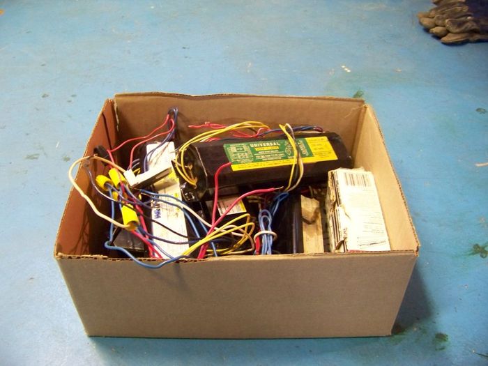Box o' ballasts!
That is one of my little treasure boxes. Well, it's not diamonds and gold, but I heatedly protects them, GRR! XD
Keywords: Gear