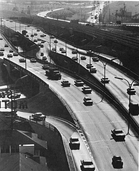 Humber Bridge and Gardiner.
This is an interesting photo from the 60's of the Gardiner Express way at the Humber River bridge. Interesting how this is considered rush hour traffic! Now this is considered good traffic. 

Here's what it looks like on this bridge now: [url=https://www.google.ca/maps/@43.635465,-79.469182,3a,44.3y,238h,90.06t/data=!3m4!1e1!3m2!1ssultg3k6t7LeADApAH1zzw!2e0?hl=en]Humber Bridge[/url]
Keywords: Lighting_History
