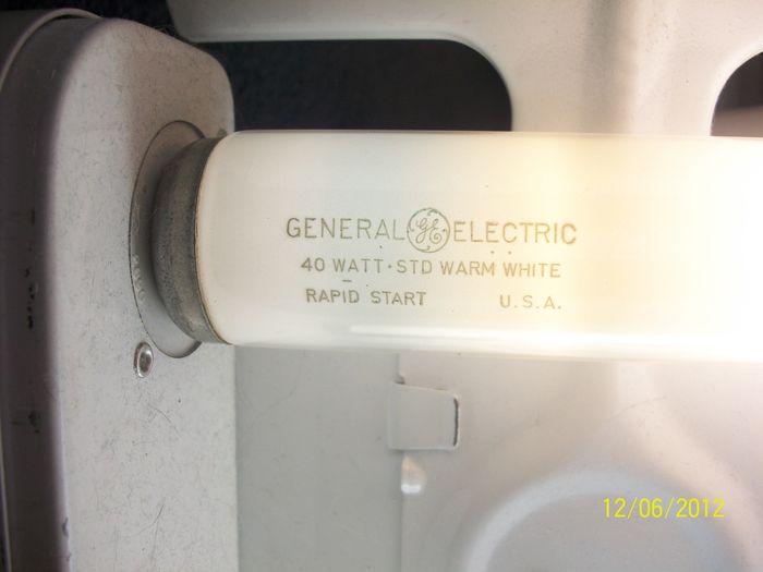 General Electric
ReStore find; General Electric F40T12 Standard Warm-White (vintage) quite a find!

It has heavy banding at both end.
Keywords: Lamps