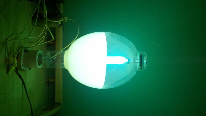 Westinghouse H36-15KY/C Semi-Reflector Mercury Lamp warming up
Cool eh?
Keywords: Lamps